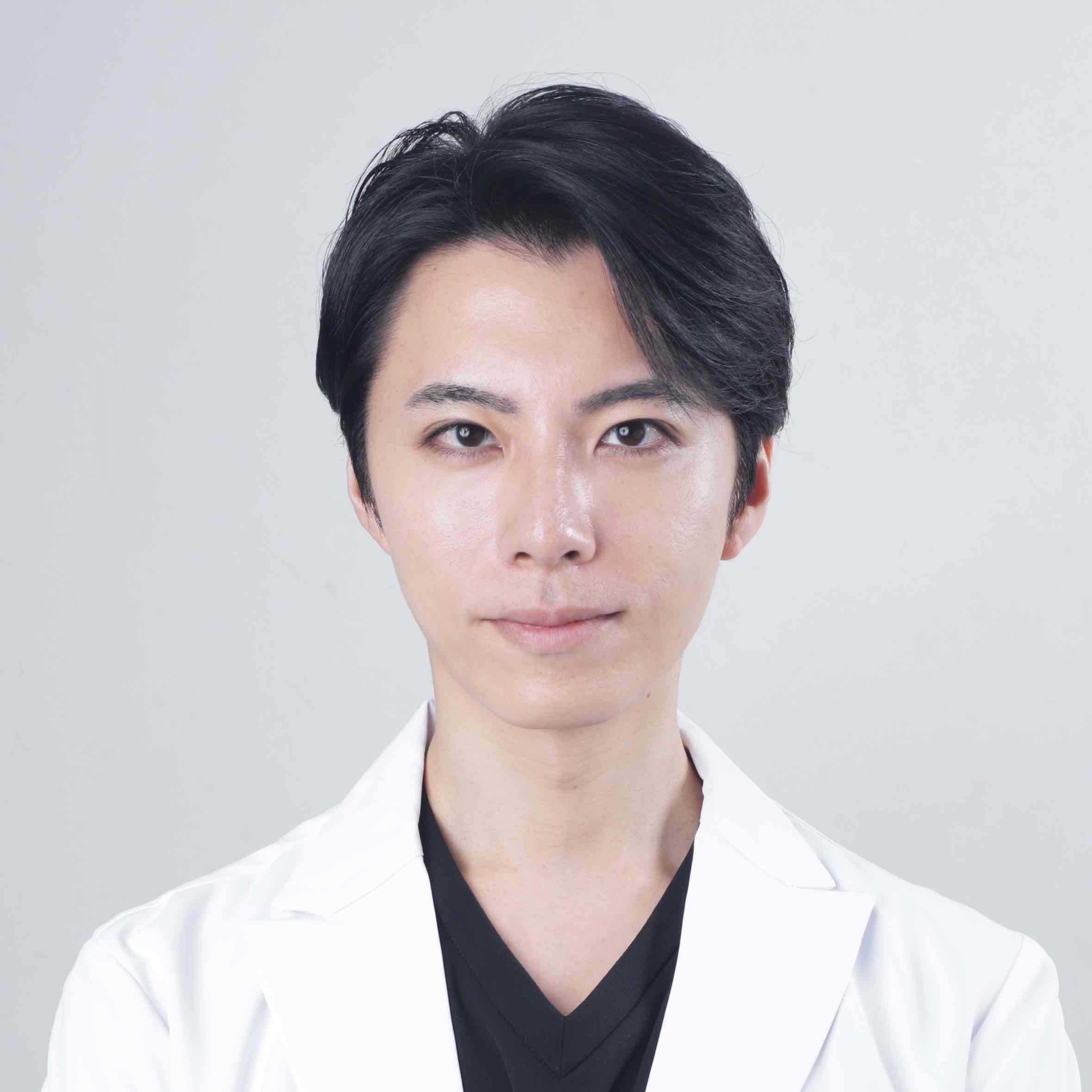 新行内芳明【顔全体を洗練させる美容外科医】