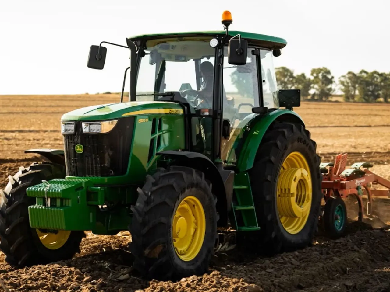 6135B Tractor - John Deere Africa & Middle East