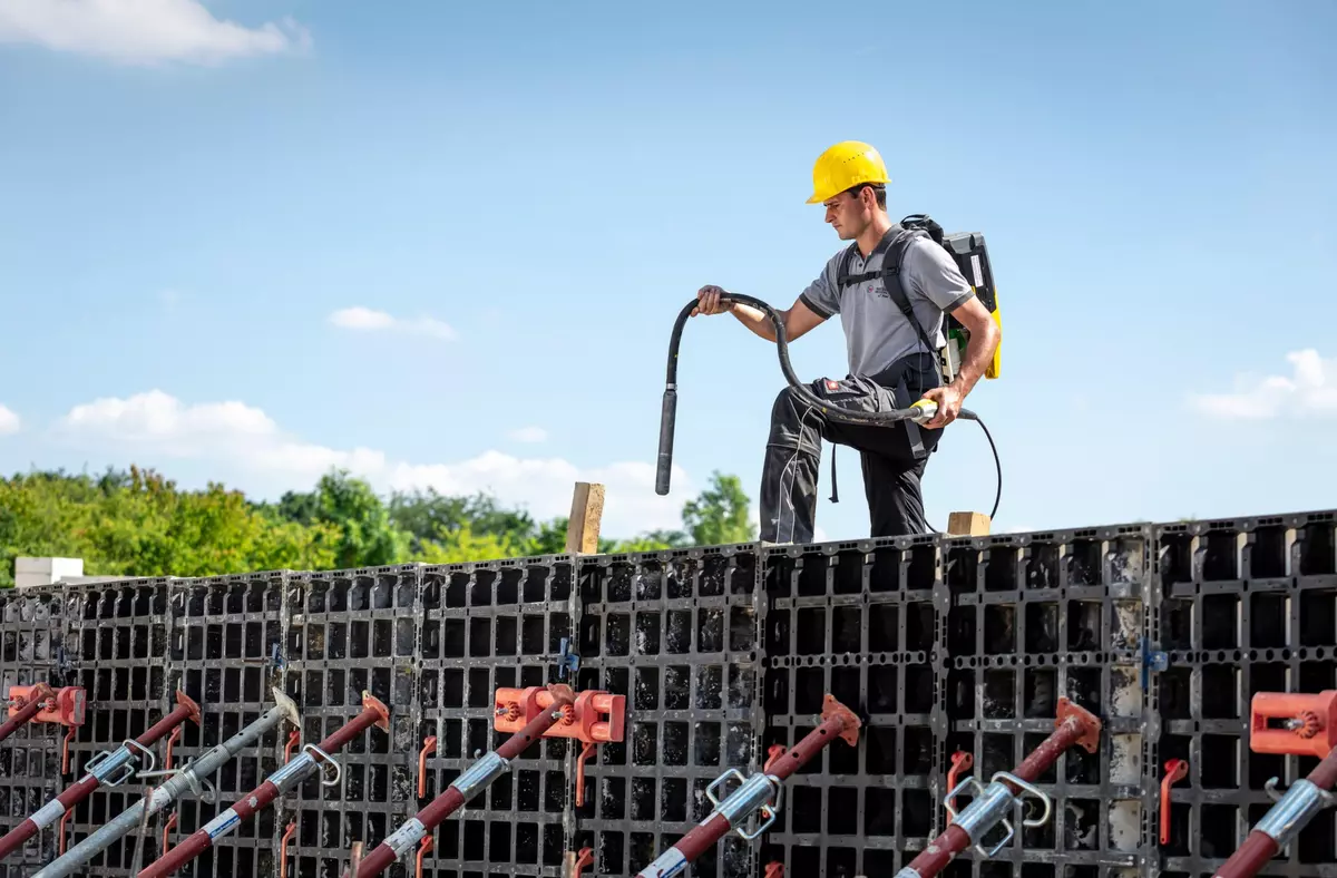 Modular battery-powered internal vibrator - Wacker Neuson