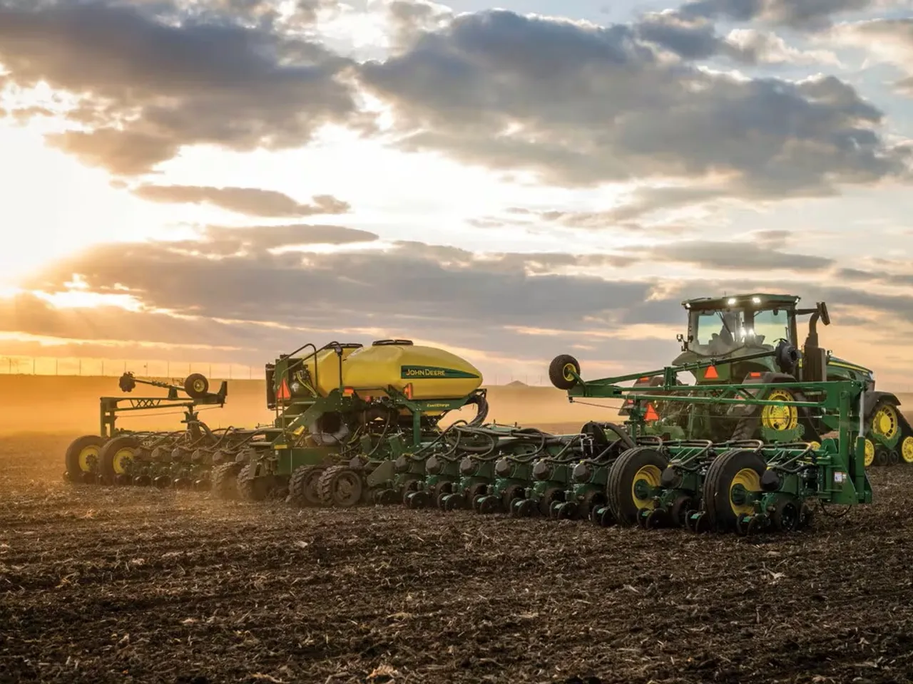 8RX 340 Tractor - John Deere Africa & Middle East