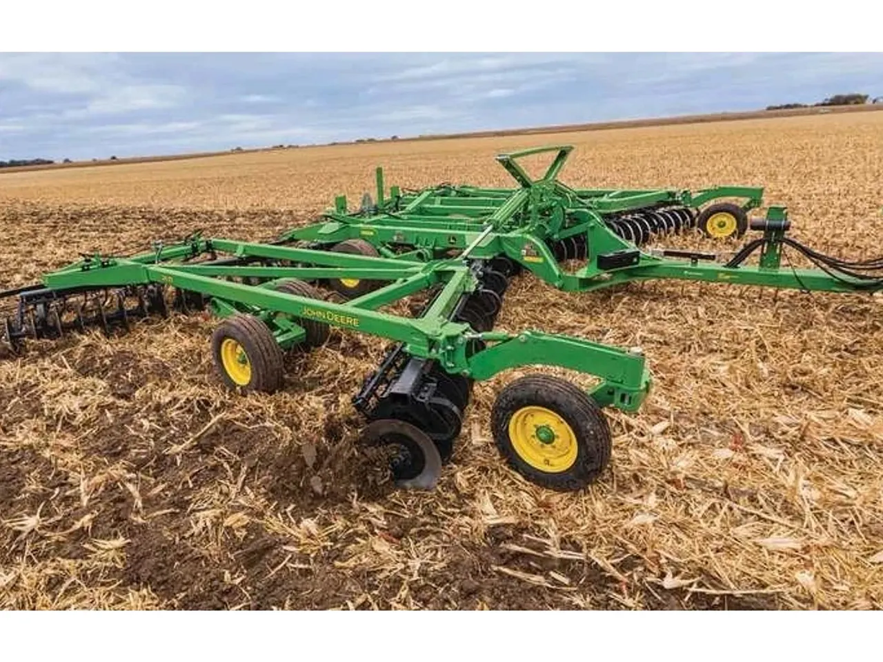 2630 - 49 ft, 3 in. Three- and Five-Section Tandem Disk - John Deere Africa & Middle East
