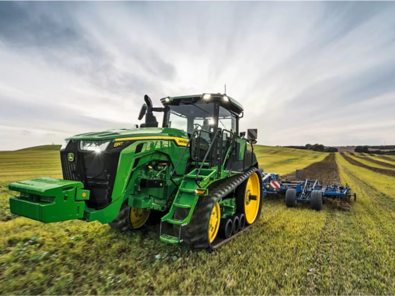 8RT 310 Tractor - John Deere Africa & Middle East