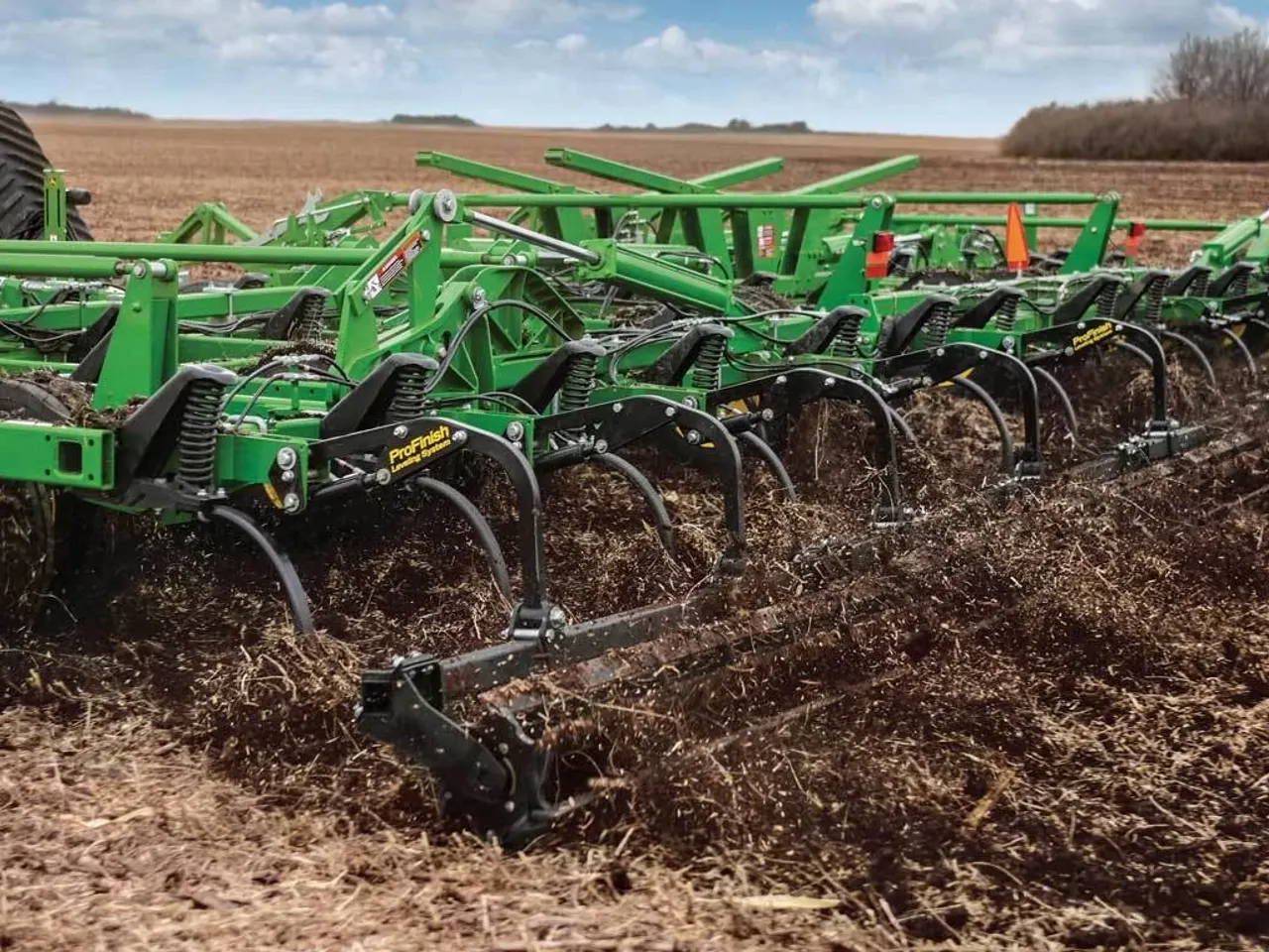 2430 Flexible, 15 ft Centerframe, 60 ft, 2 in. - 63 ft, 0 in. Chisel Plow - John Deere Africa & Middle East