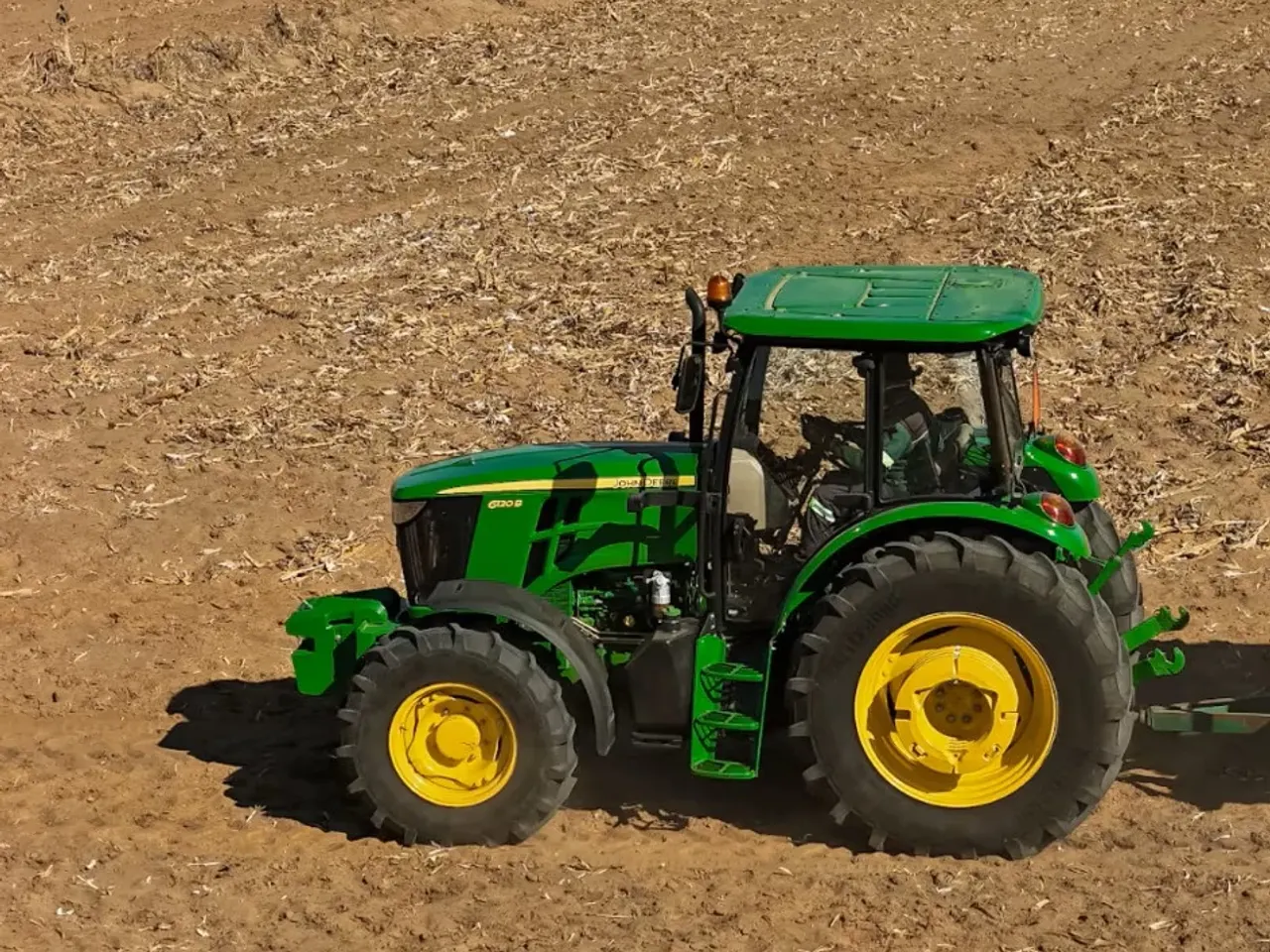 6120B Tractor - John Deere Africa & Middle East