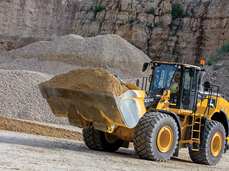 824 P-Tier Large Wheel Loader - John Deere Africa & Middle East