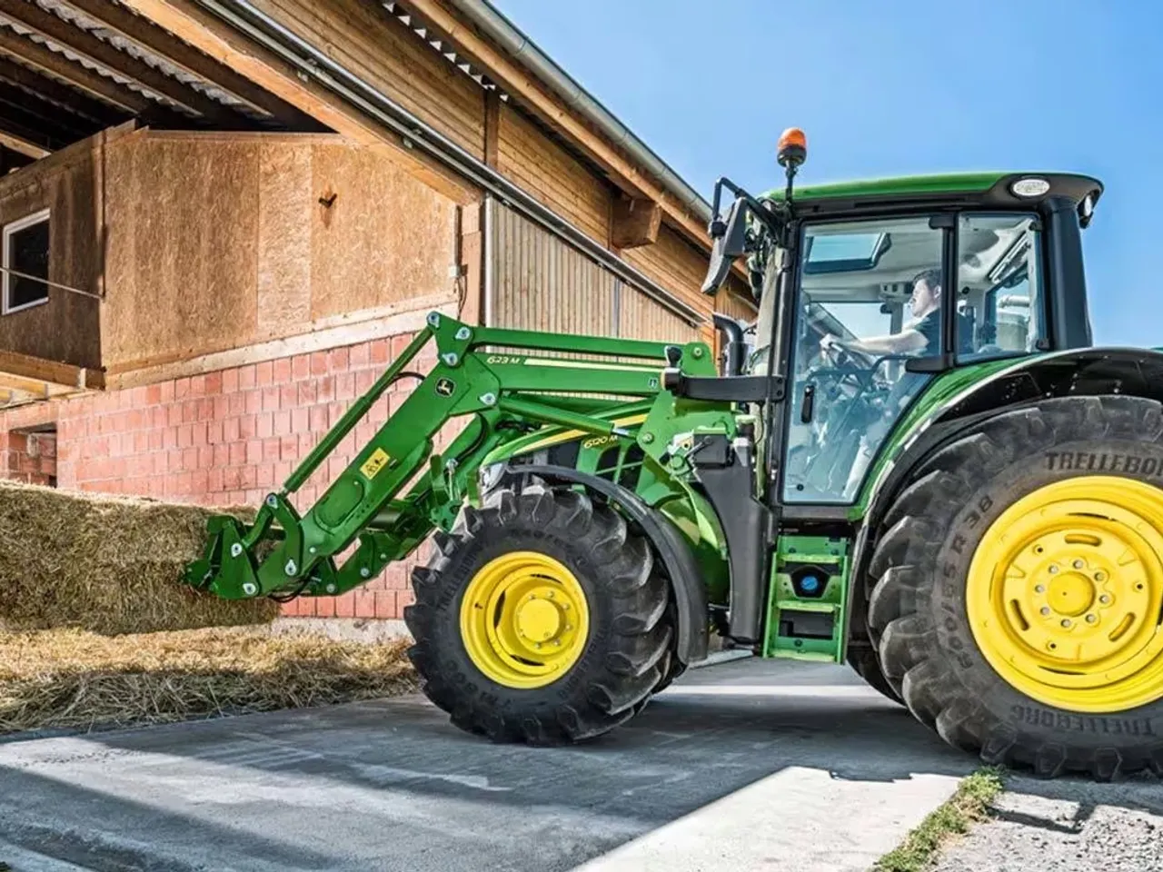 623M Frontloader - John Deere Africa & Middle East