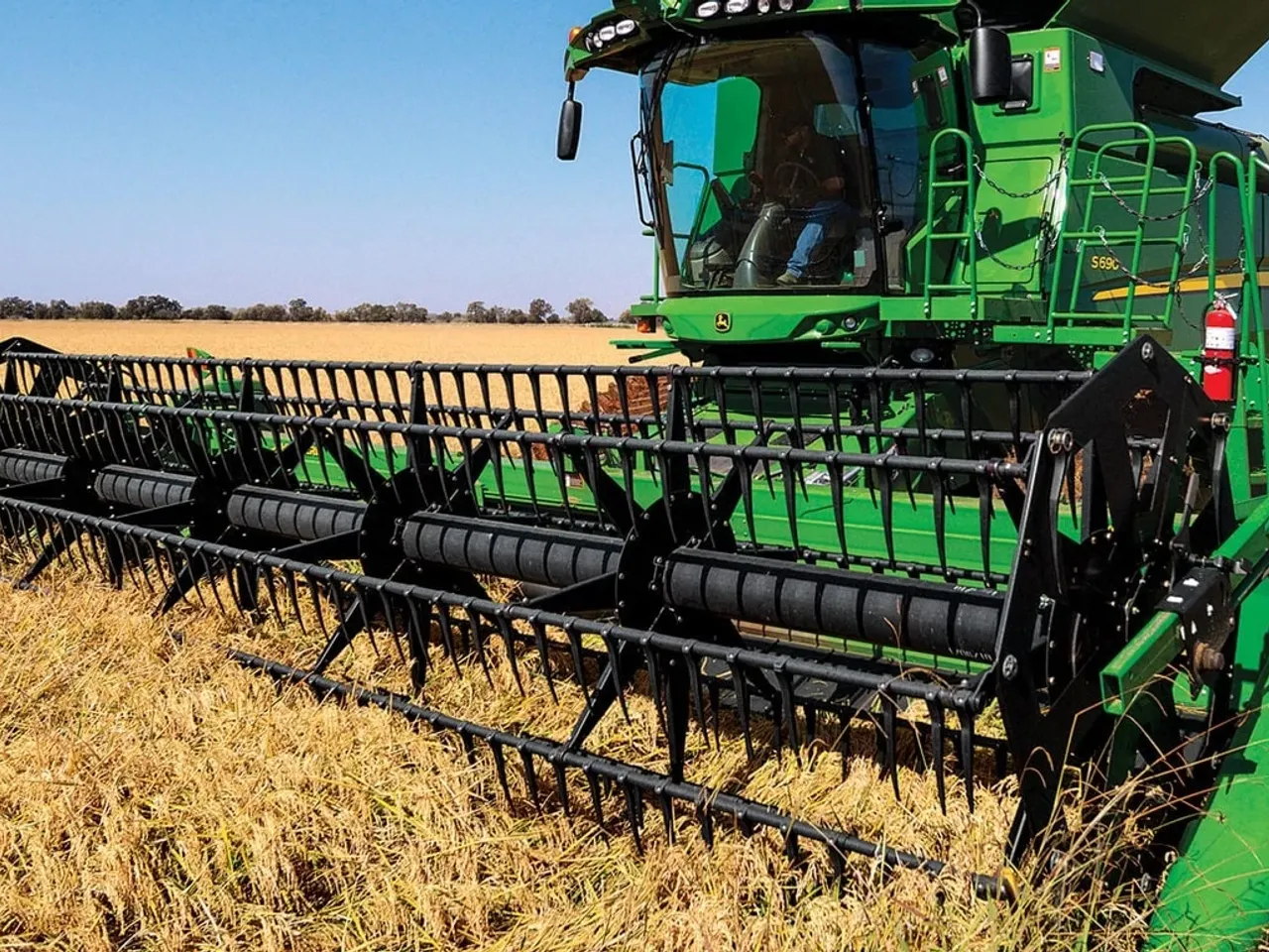 725D Draper Platform - John Deere Africa & Middle East