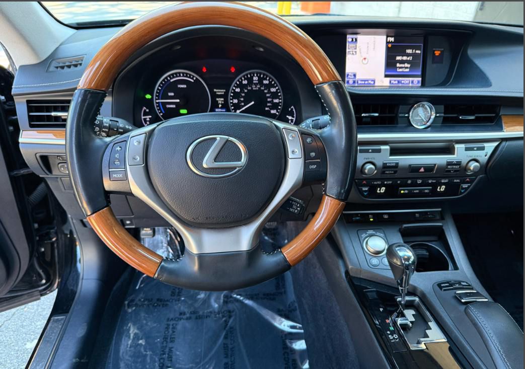 Lexus ES300h photo 5