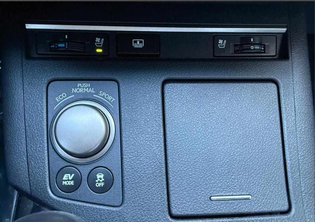 Lexus ES300h photo 8