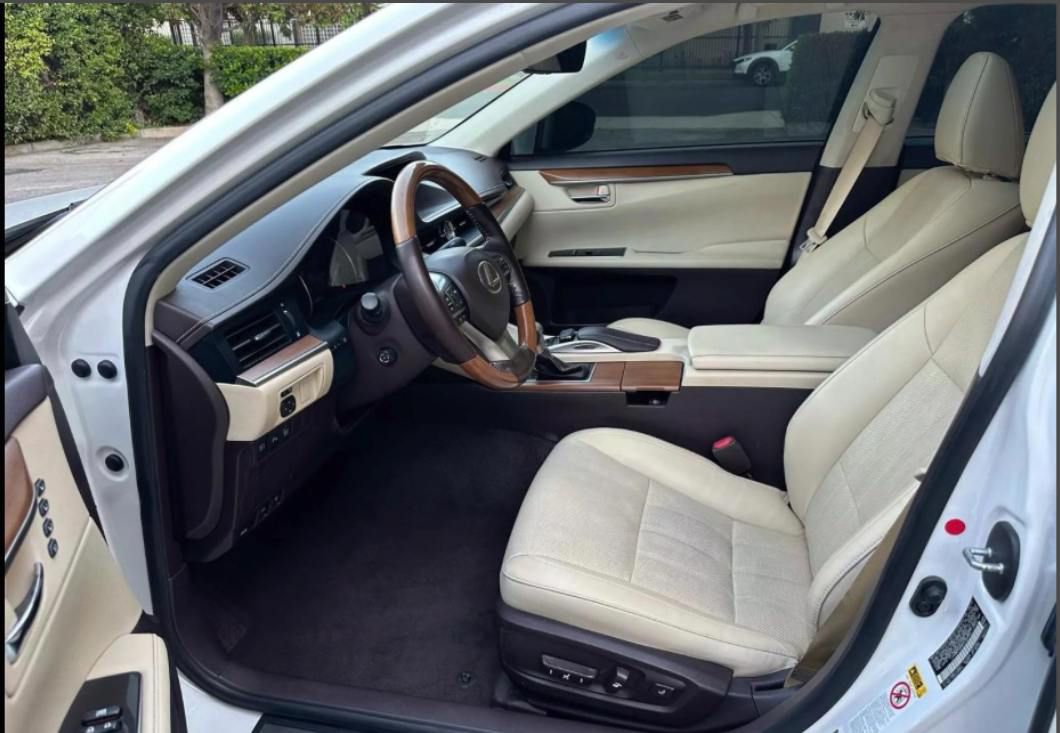 Lexus ES300 Hybrid photo 4