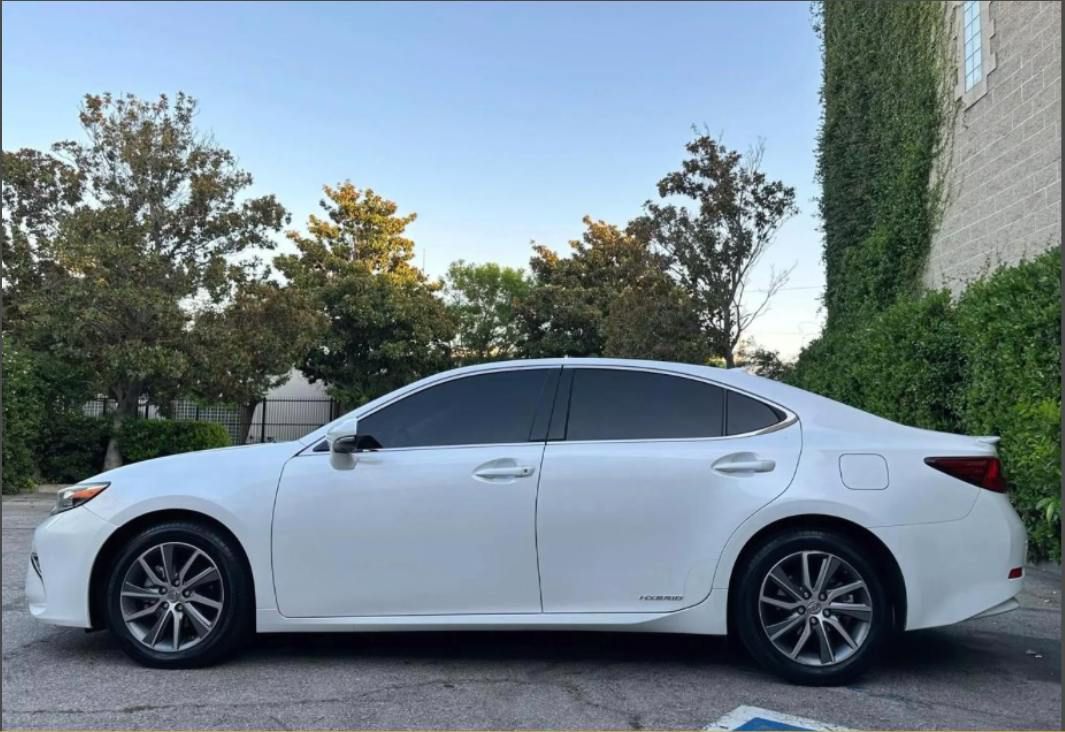 Lexus ES300 Hybrid photo 5