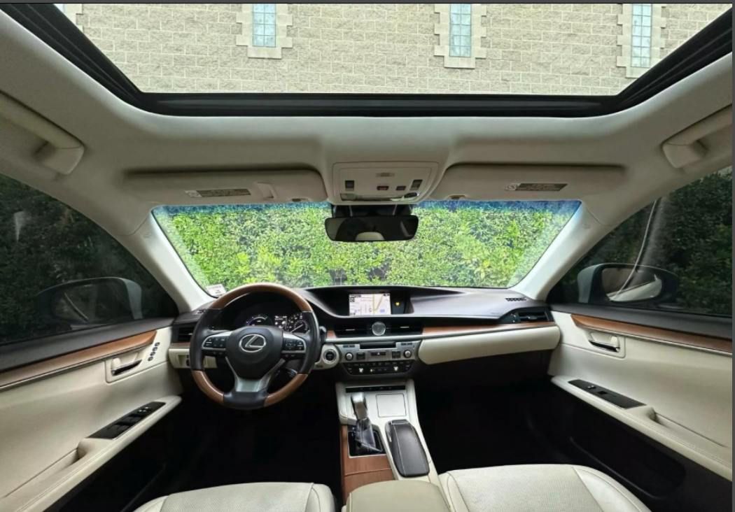 Lexus ES300 Hybrid photo 8