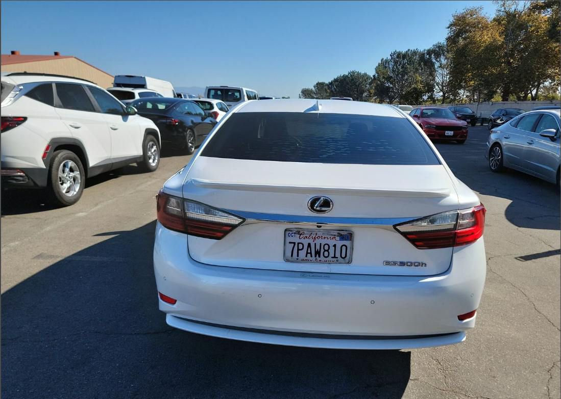 Lexus ES300h photo 2