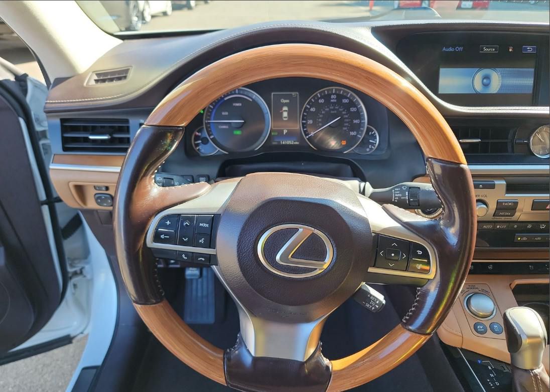Lexus ES300h photo 3