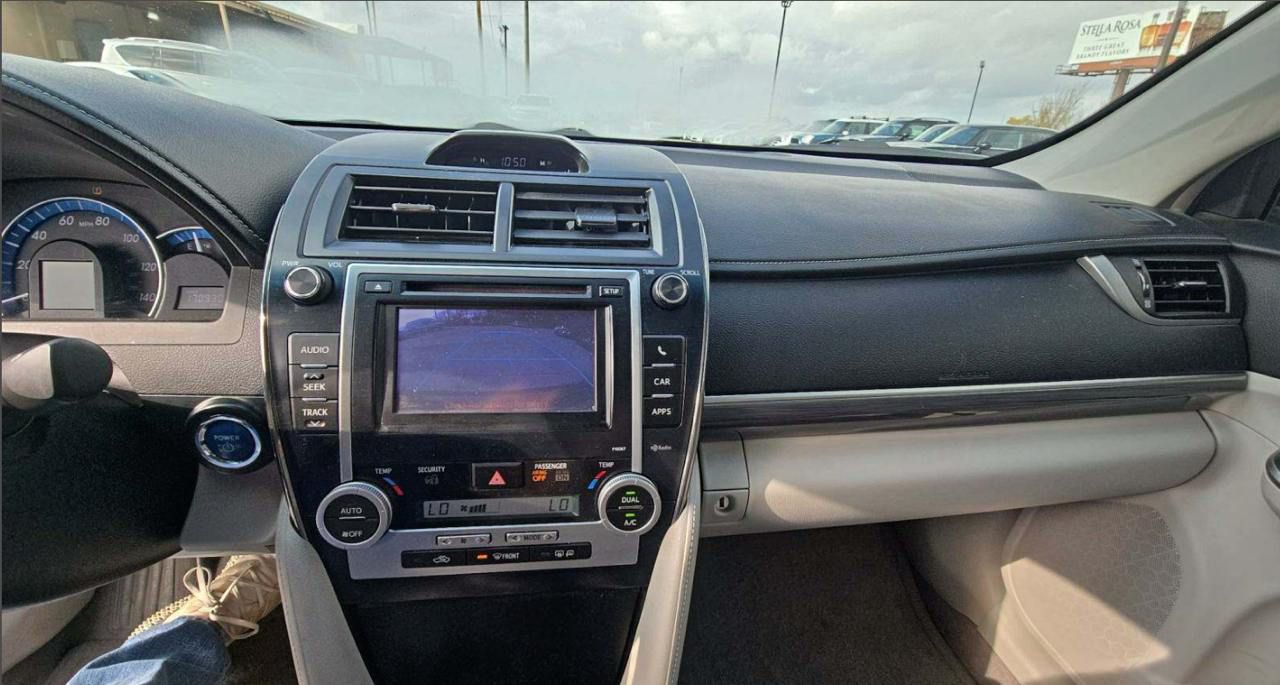 2012 Toyota Camry photo 4
