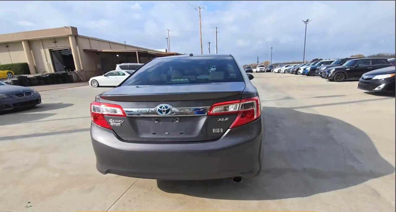 2012 Toyota Camry photo 7