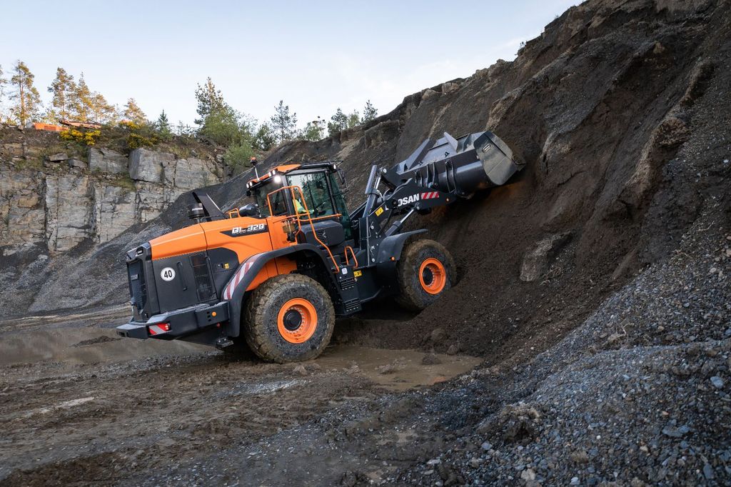 Doosan DL320