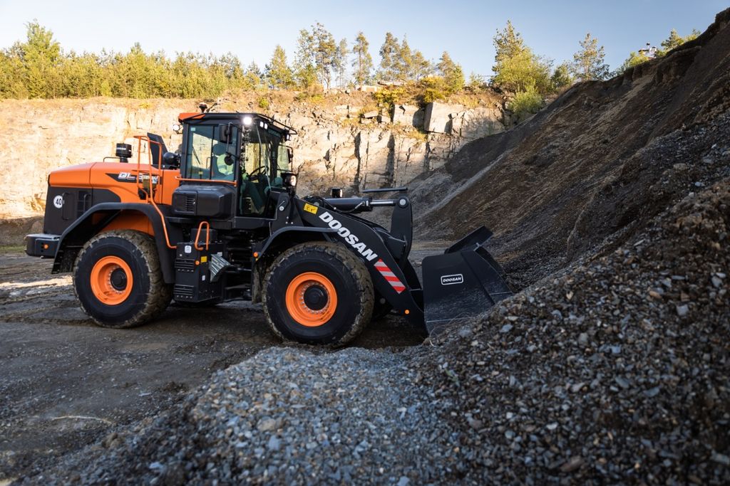 Doosan DL380