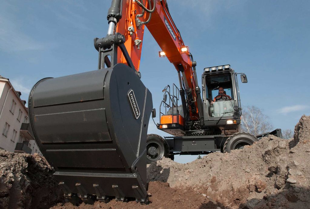 Doosan DX140W