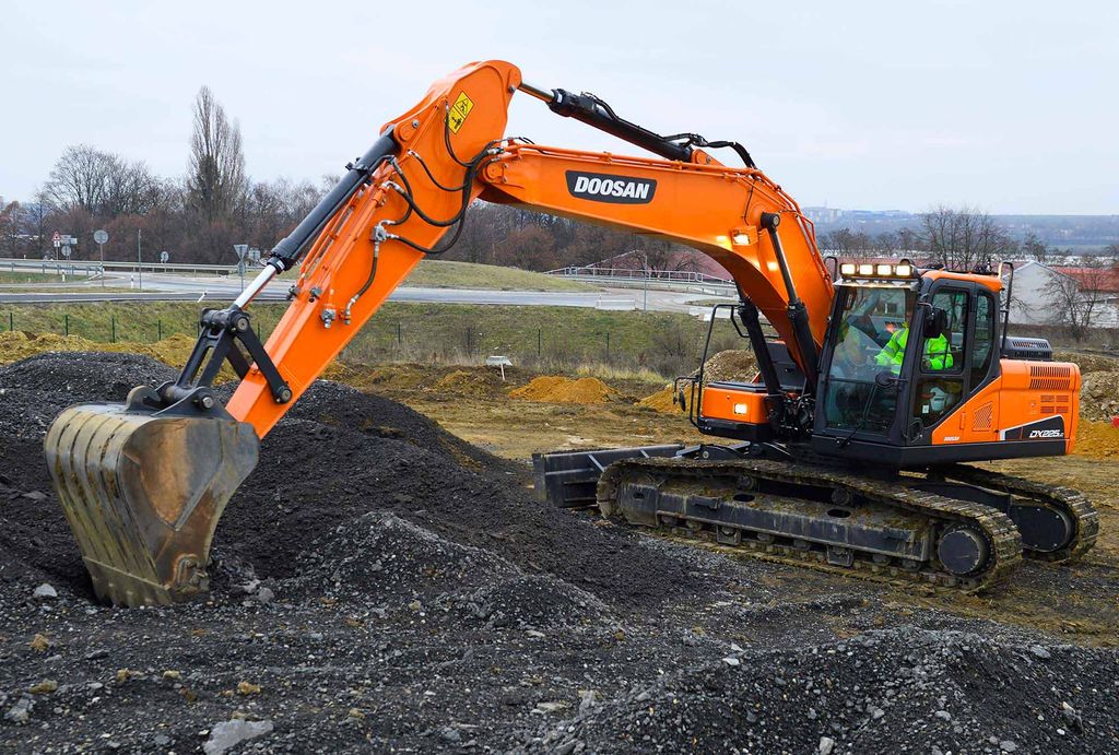 Doosan DX225