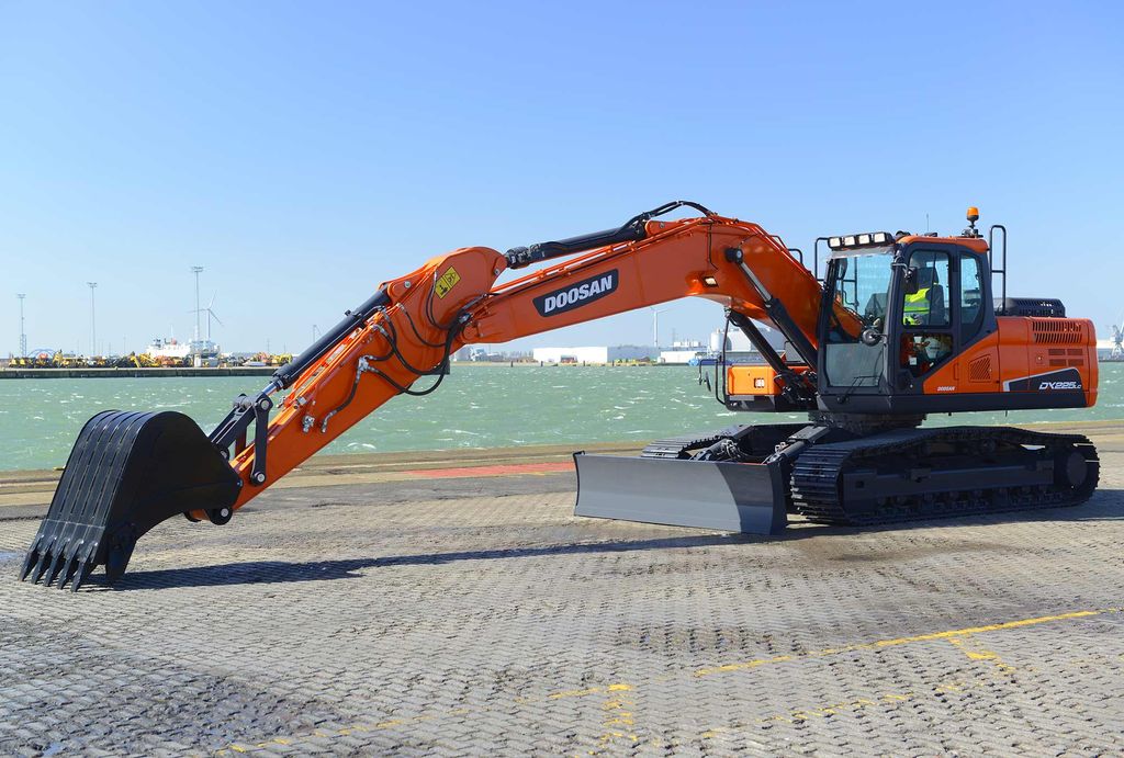 Doosan DX225