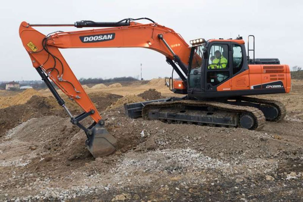 Doosan DX225