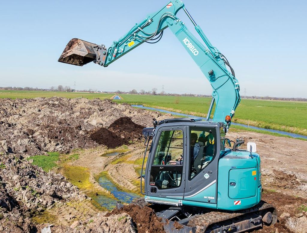 Kobelco SK75