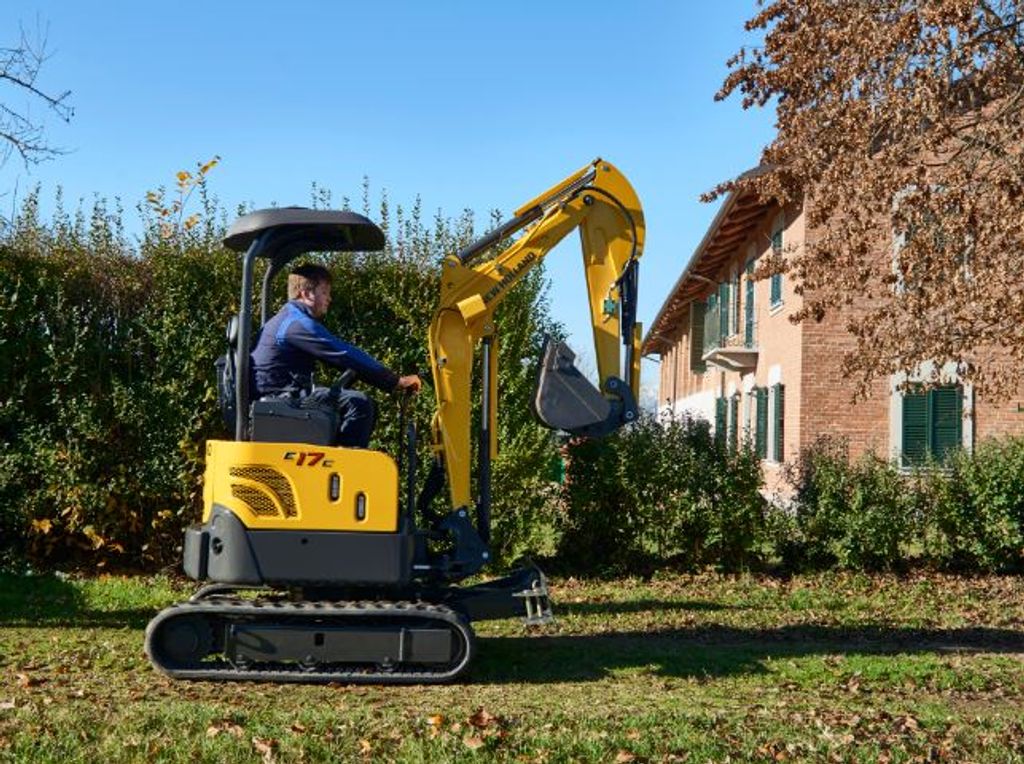 New Holland E17