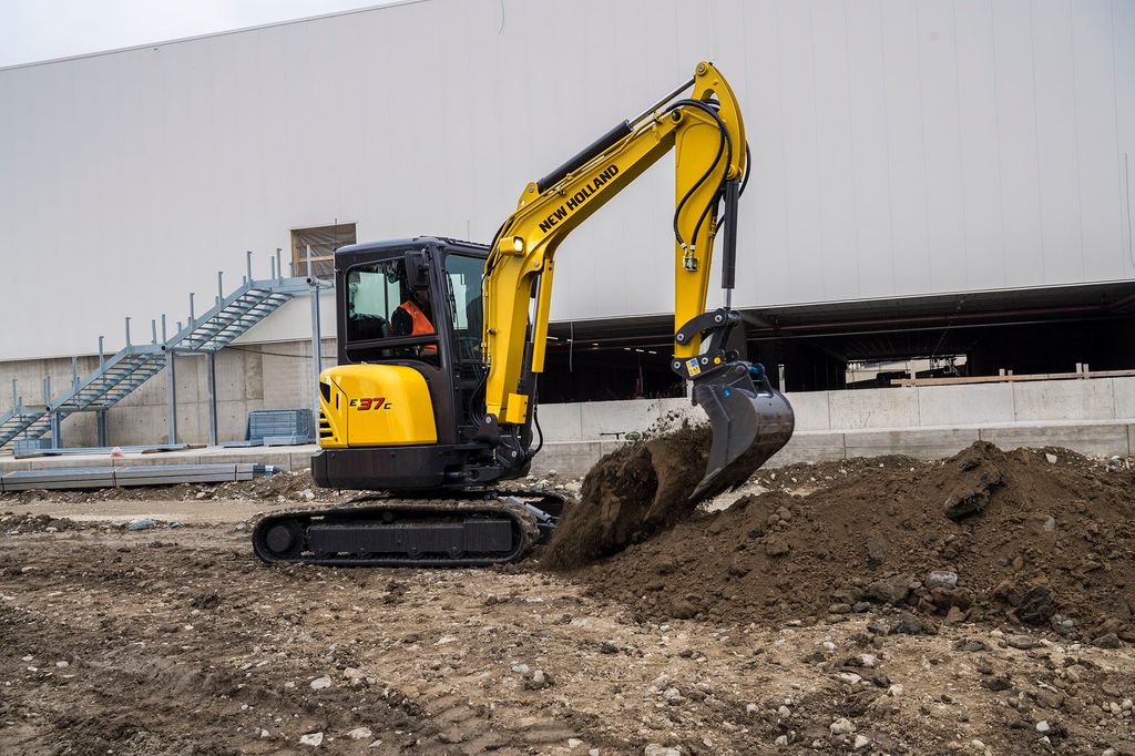 New Holland E37