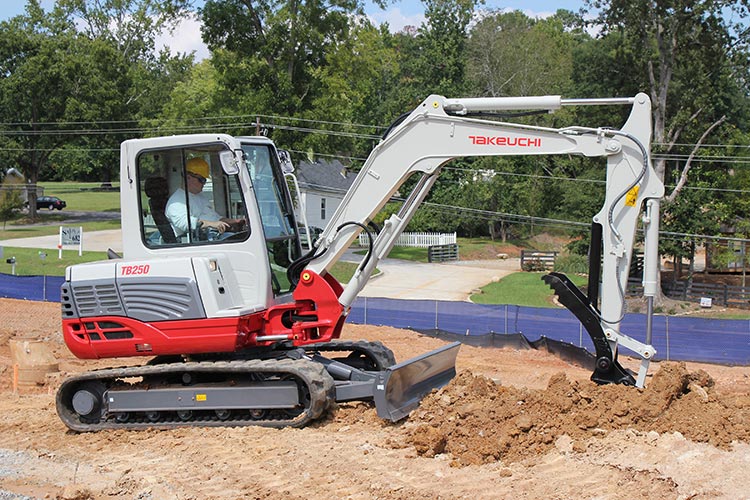 Катрин мини экскаватор. Мини-экскаватор Takeuchi TB 235. Takeuchi tb240. Такеучи ТБ 250. Такеучи 140 экскаватор.