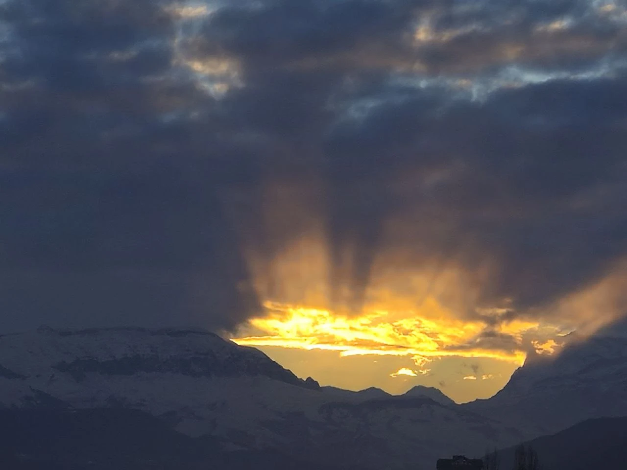 🌅 Sunrise Over Qusar