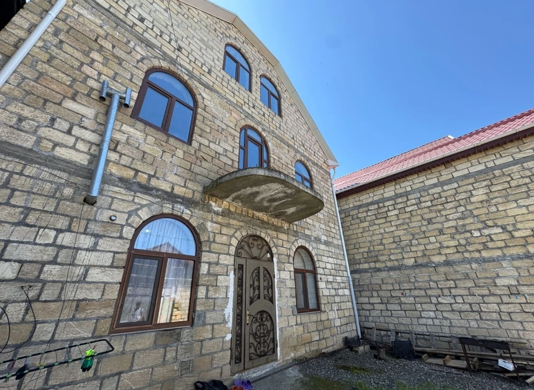 Дом 108 тысяч
3 этажа
3 сотки
Мм массив