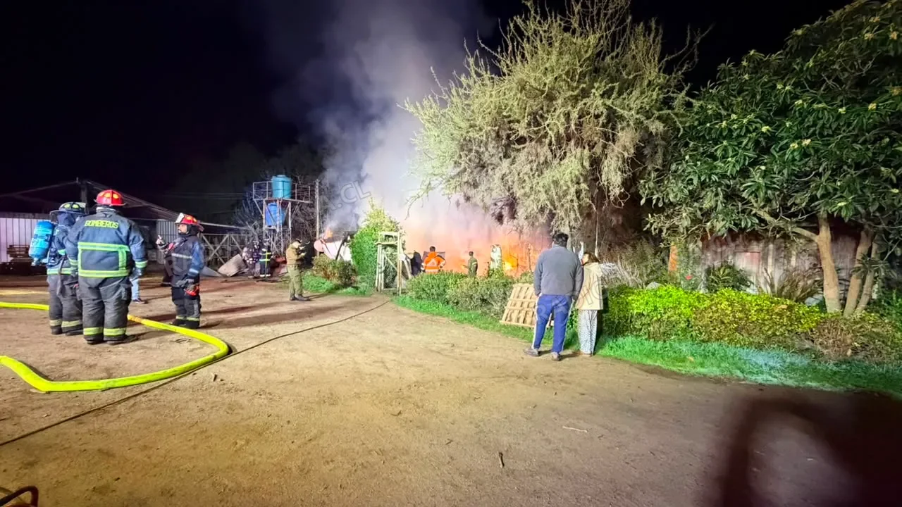 Voraz incendio consume una casa durante la madrugada en Popeta