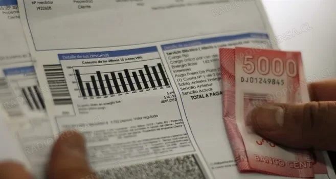 Postergan alza de la luz y cuentas no subirán en abril