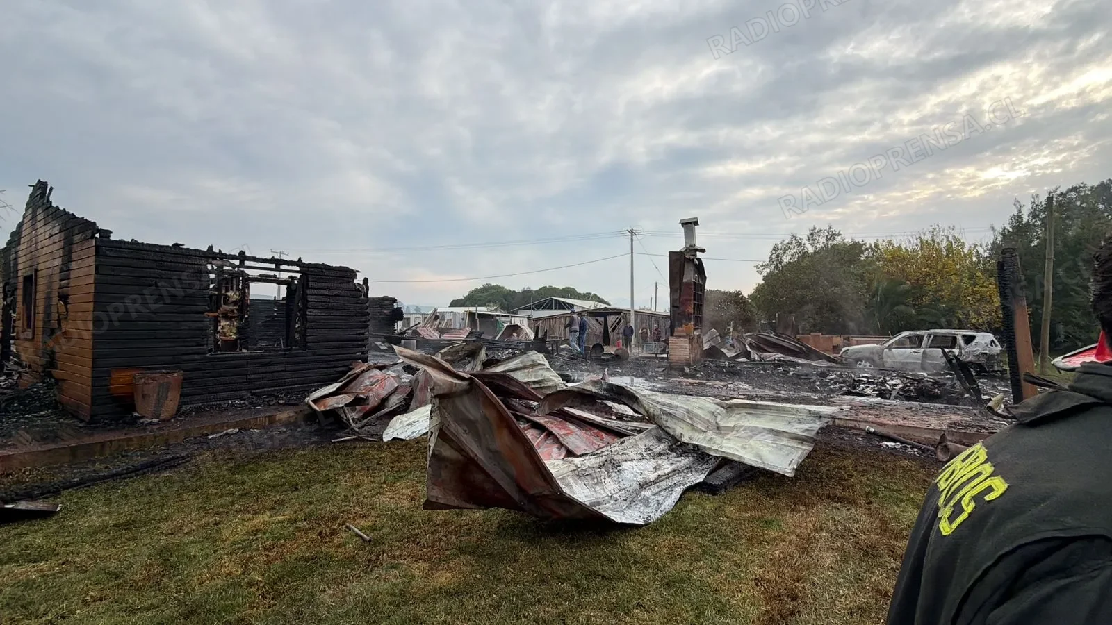 Incendio reduce a escombros vivienda en sector Cruce San Diego