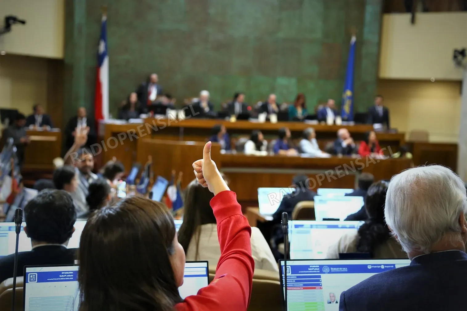Diputados cuestionan aumento de salarios de seremis de Salud mientras la red pública enfrenta recortes