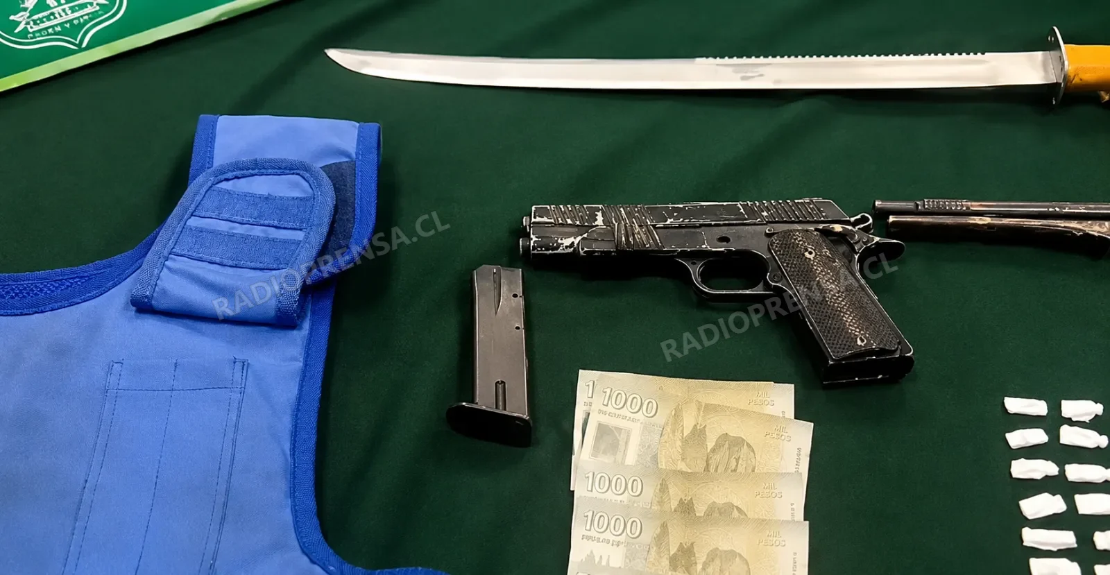 Sujetos huyen y abandonan vehículo con arsenal y especies sospechosas en Peñaflor