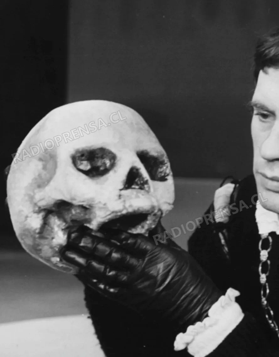 Adaptación contemporánea de "Hamlet" se presenta este jueves con entrada liberada en Talagante