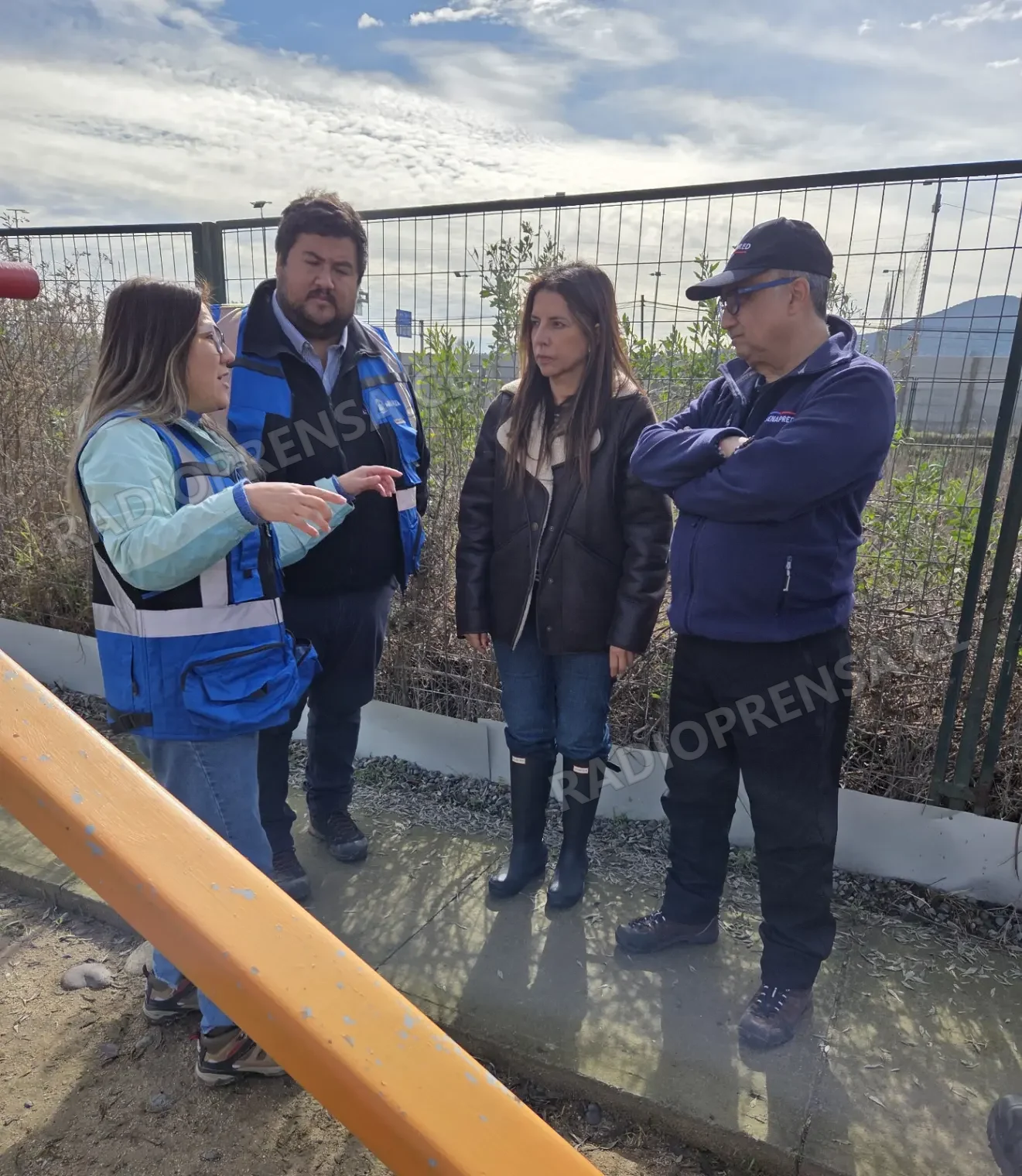 Director regional de Senapred visita villa El Portal y acceso a Padre Demetrio