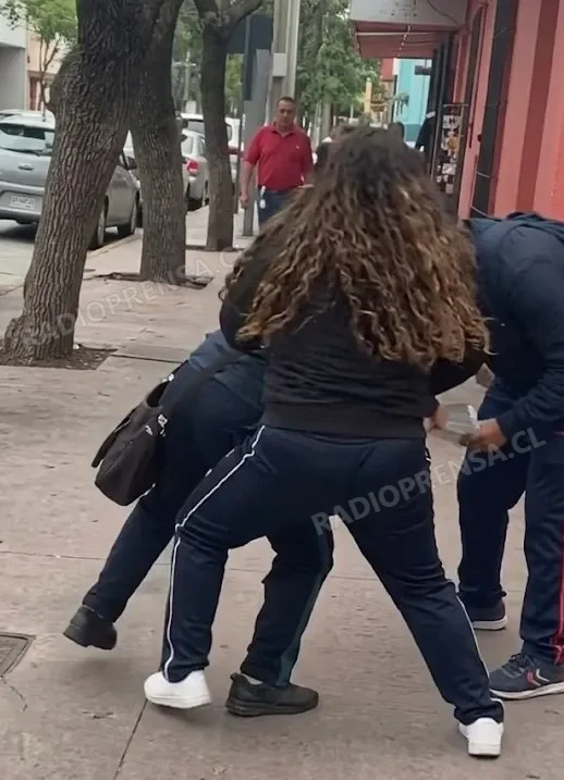 Violenta pelea entre estudiantes dejó a una alumna lesionada en Talagante