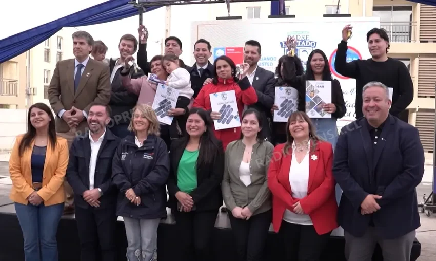 490 familias de Padre Hurtado recibieron las llaves de sus nuevas viviendas