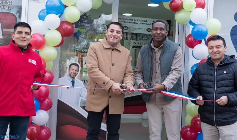 Alcalde Manuel Devia encabezó inauguración de la segunda farmacia de San Pedro