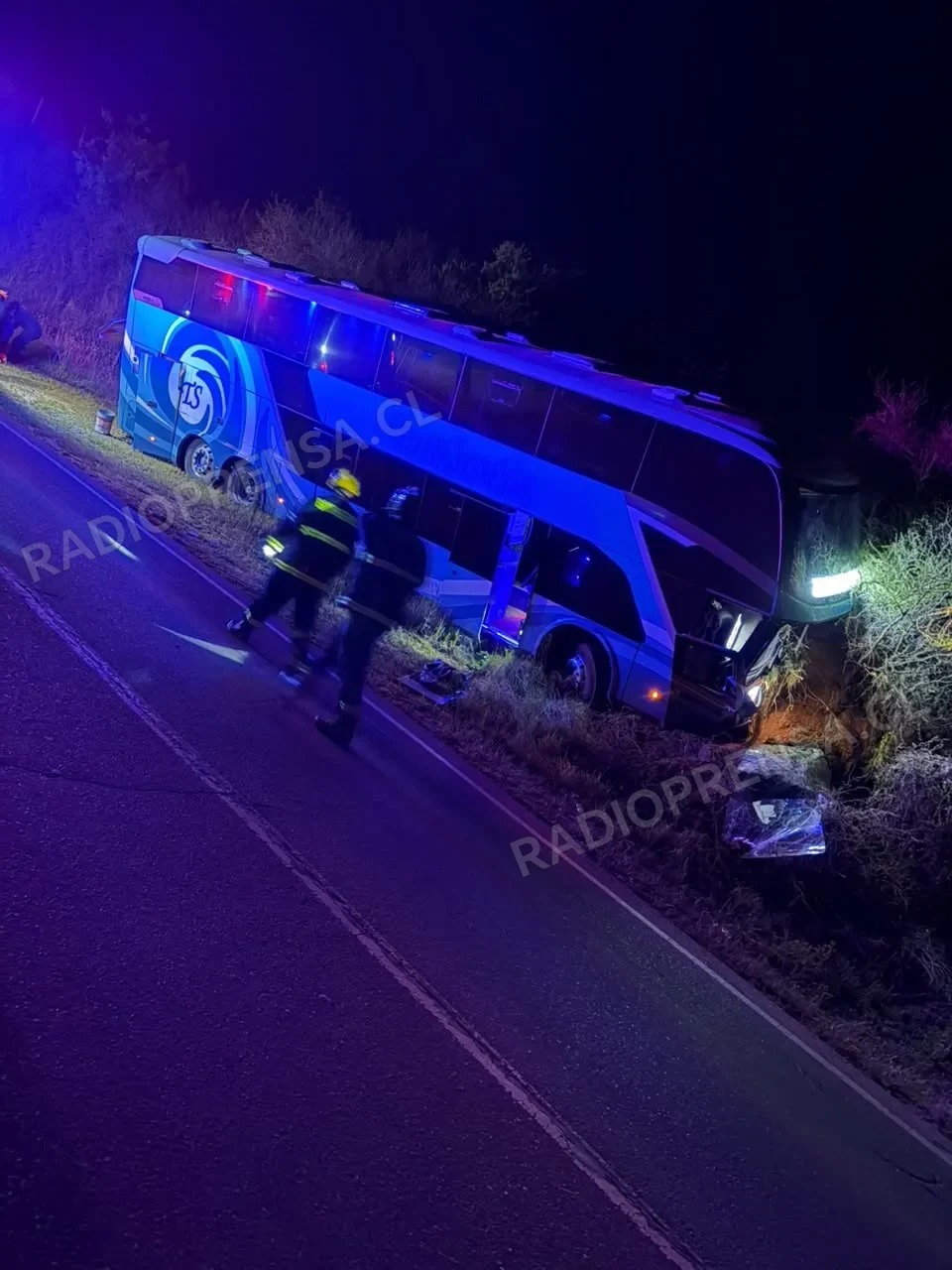 Accidente de bus deja un fallecido y una decena de lesionados en Litueche