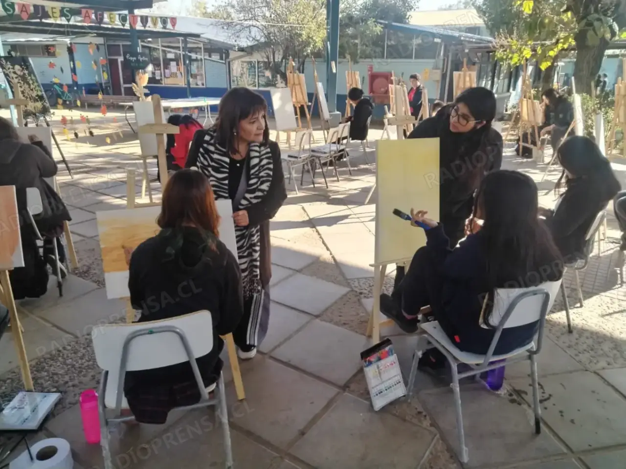 La actividad es supervisa por la profesora de Artes Visuales Gloria Nova