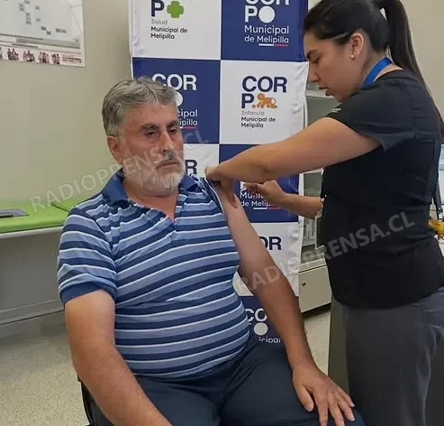 Preocupación en Melipilla por baja vacunación en adultos mayores ante mitos sobre efectos secundarios