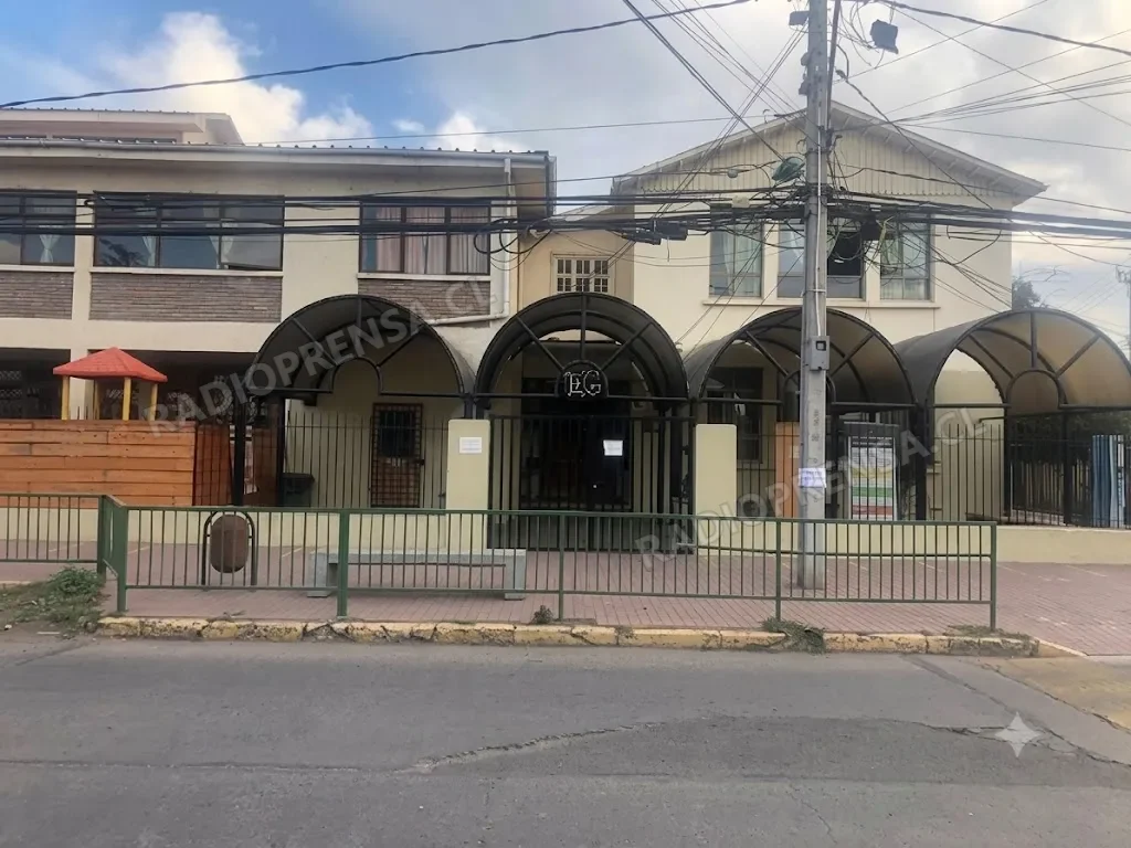 Liceo República de Grecia retoma las clases tras funcionar como albergue durante la emergencia