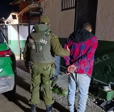 Detienen a hombre por desórdenes públicos tras llamado de vecinos en El Monte