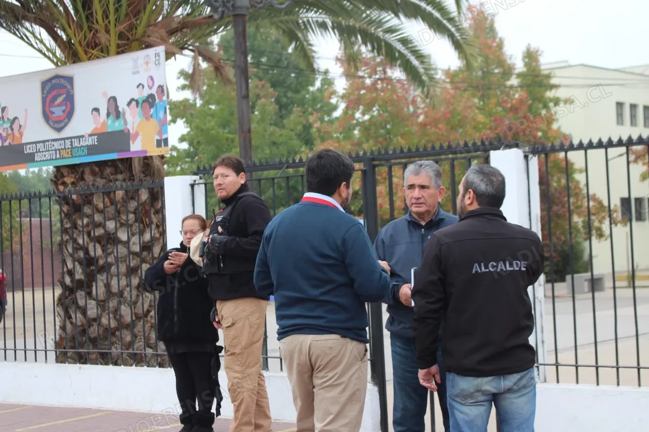 Amenazas de balaceras en colegios de Talagante e Isla de Maipo activan despliegue preventivo