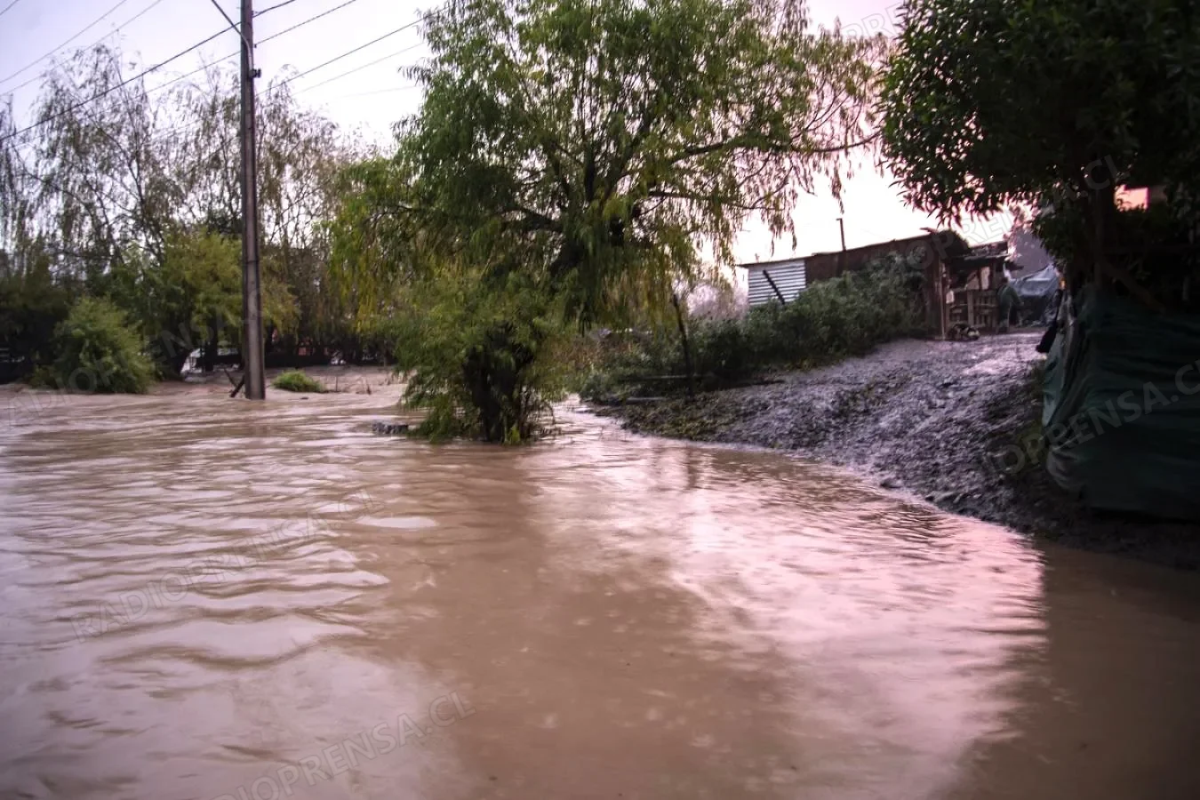 Déficit de regularización de viviendas y construcciones en zonas de riesgo aumentan peligro de inundaciones en Melipilla