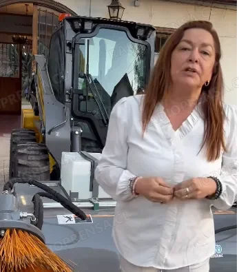 María Pinto cuenta con nueva y moderna barredora y lavadora de ciclovías para mejorar la limpieza comunal